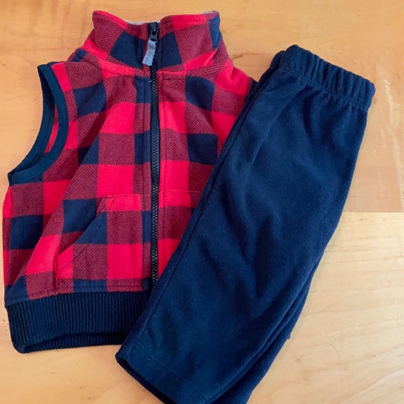 Carter’s 6 Month Fleece Vest and Pants Set - Picture 1 of 6